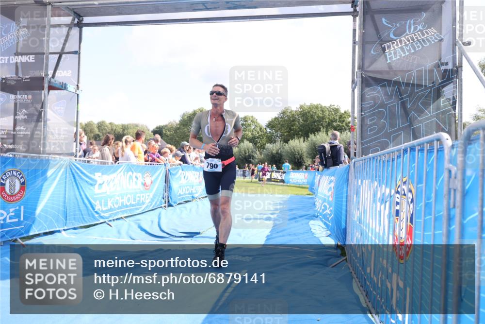 25.08.2024 - Elbe Triathlon Hamburg H.Heesch http://msf.ph/oto/6879141 25.08.2024 11:50:41 Ziel 790, 1502 meine-sportfotos.de