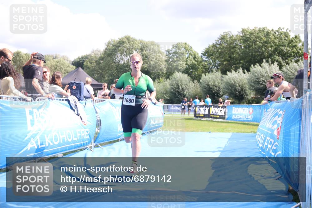25.08.2024 - Elbe Triathlon Hamburg H.Heesch http://msf.ph/oto/6879142 25.08.2024 12:13:59 Ziel 1680 meine-sportfotos.de