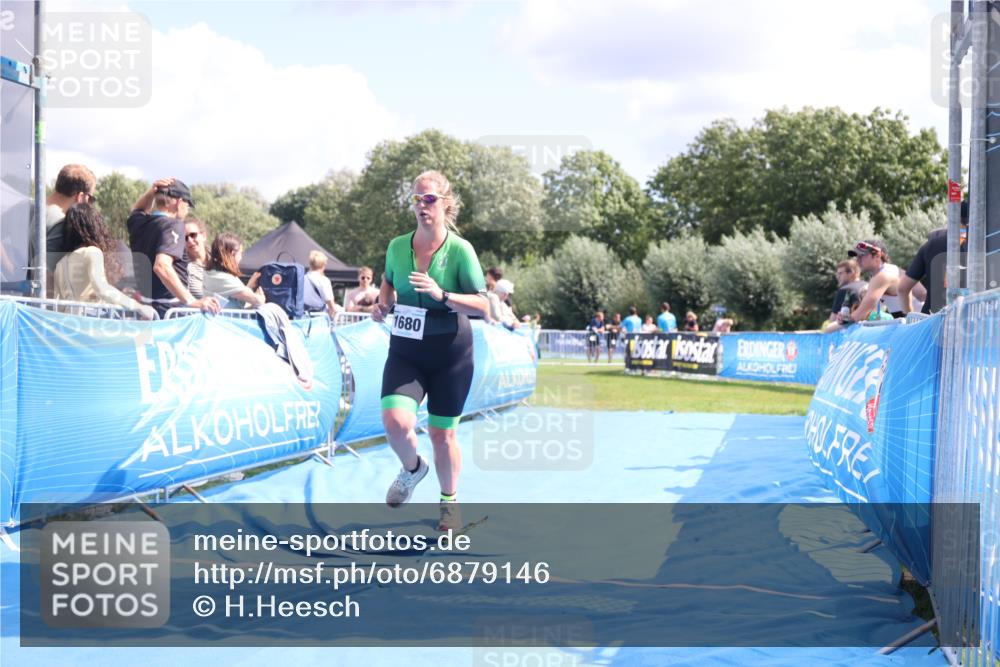 25.08.2024 - Elbe Triathlon Hamburg H.Heesch http://msf.ph/oto/6879146 25.08.2024 12:13:59 Ziel 1680 meine-sportfotos.de