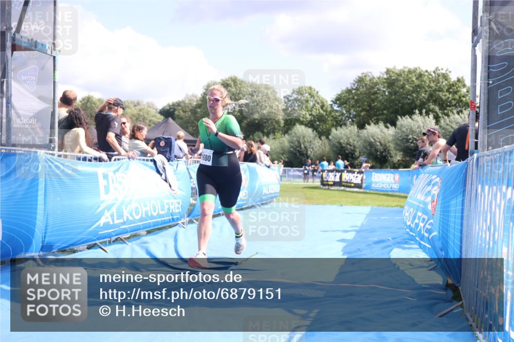 25.08.2024 - Elbe Triathlon Hamburg H.Heesch http://msf.ph/oto/6879151 25.08.2024 12:13:59 Ziel 1680 meine-sportfotos.de