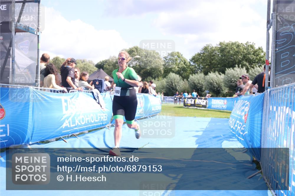 25.08.2024 - Elbe Triathlon Hamburg H.Heesch http://msf.ph/oto/6879153 25.08.2024 12:13:59 Ziel 1680 meine-sportfotos.de