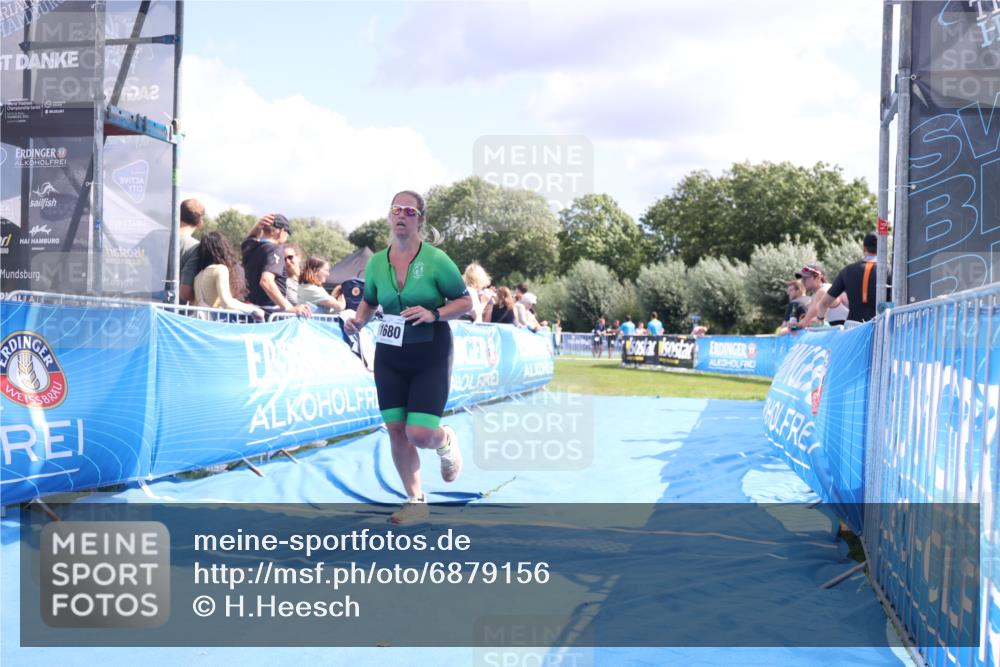 25.08.2024 - Elbe Triathlon Hamburg H.Heesch http://msf.ph/oto/6879156 25.08.2024 12:13:59 Ziel 1680 meine-sportfotos.de