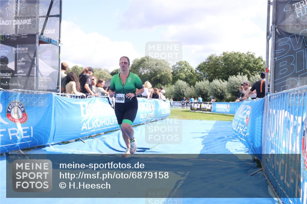 25.08.2024 - Elbe Triathlon Hamburg H.Heesch http://msf.ph/oto/6879158 25.08.2024 12:13:59 Ziel 1680 meine-sportfotos.de