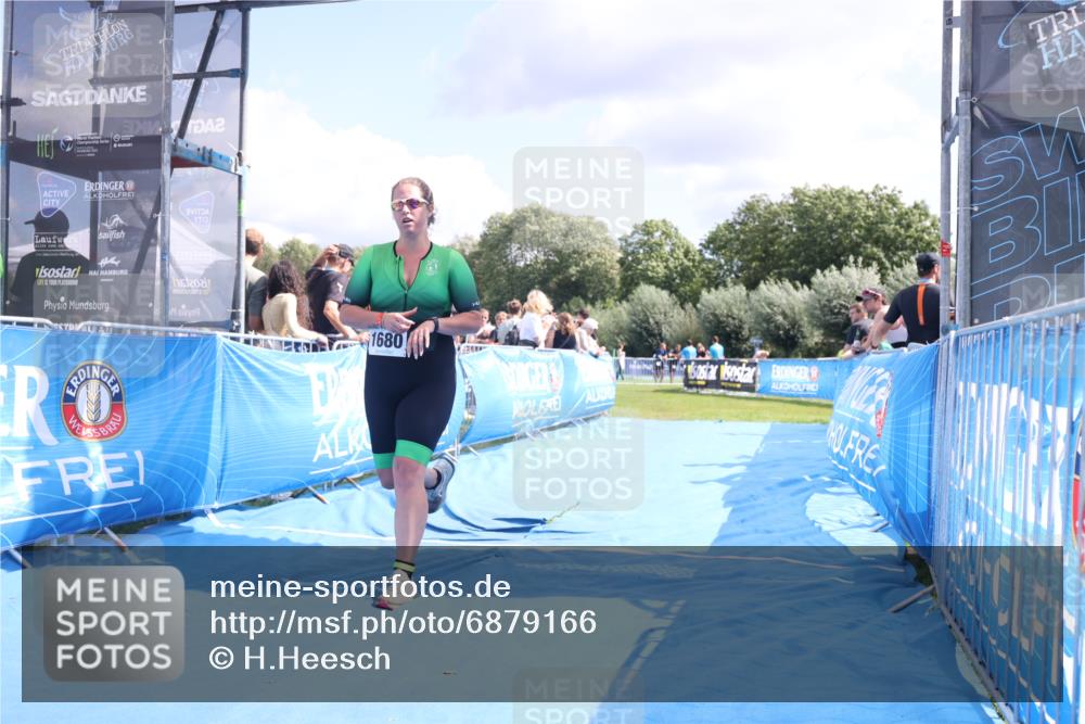 25.08.2024 - Elbe Triathlon Hamburg H.Heesch http://msf.ph/oto/6879166 25.08.2024 12:13:59 Ziel 1680 meine-sportfotos.de