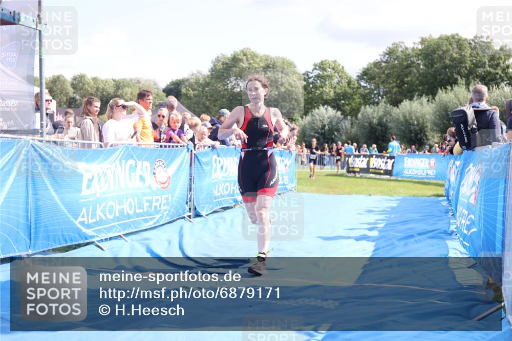 25.08.2024 - Elbe Triathlon Hamburg H.Heesch http://msf.ph/oto/6879171 25.08.2024 11:50:49 Ziel 1502, 1587 meine-sportfotos.de