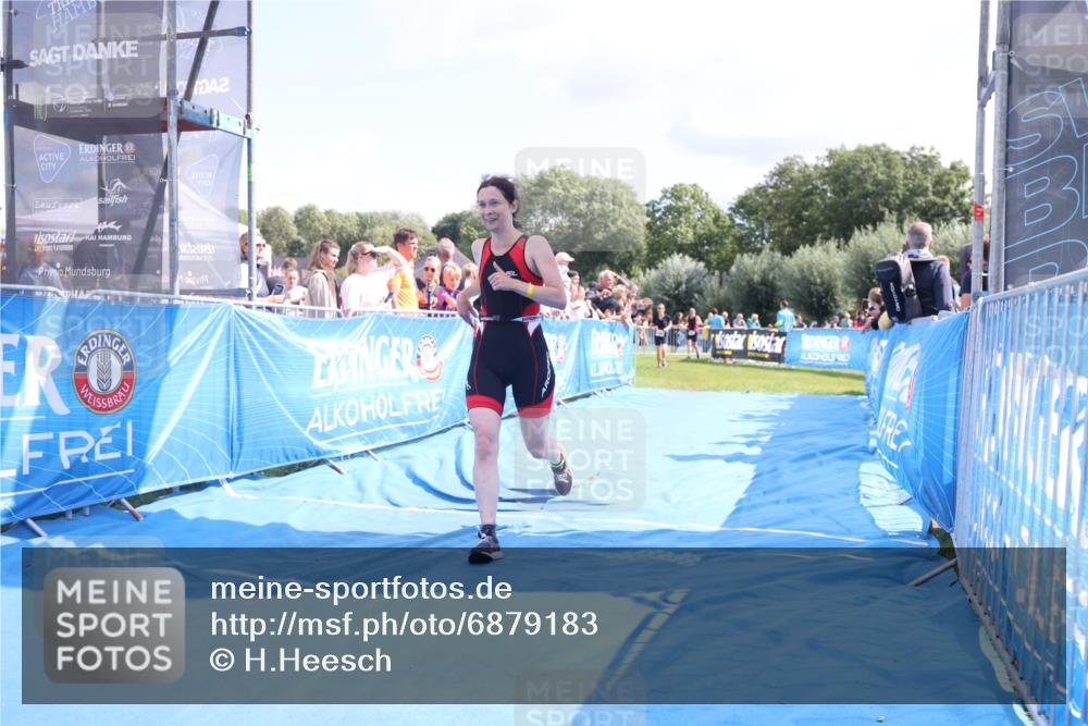 25.08.2024 - Elbe Triathlon Hamburg H.Heesch http://msf.ph/oto/6879183 25.08.2024 11:50:49 Ziel 1502, 1587 meine-sportfotos.de