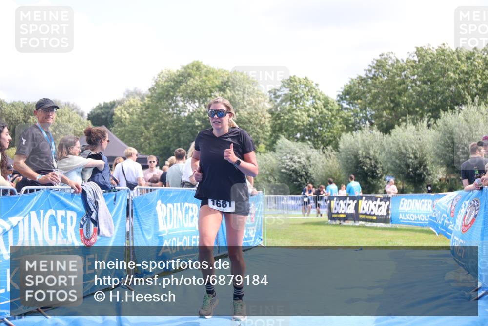 25.08.2024 - Elbe Triathlon Hamburg H.Heesch http://msf.ph/oto/6879184 25.08.2024 12:14:08 Ziel 1681 meine-sportfotos.de