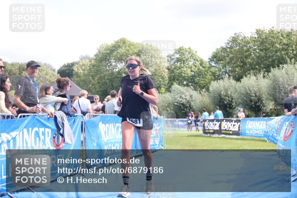 25.08.2024 - Elbe Triathlon Hamburg H.Heesch http://msf.ph/oto/6879186 25.08.2024 12:14:08 Ziel 1681 meine-sportfotos.de