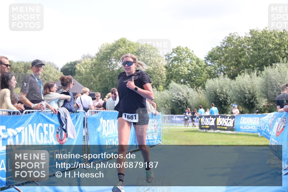 25.08.2024 - Elbe Triathlon Hamburg H.Heesch http://msf.ph/oto/6879187 25.08.2024 12:14:08 Ziel 1681 meine-sportfotos.de
