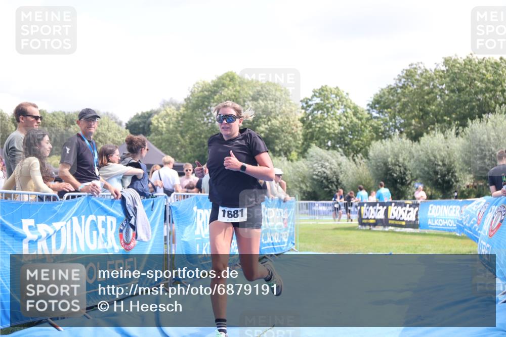 25.08.2024 - Elbe Triathlon Hamburg H.Heesch http://msf.ph/oto/6879191 25.08.2024 12:14:08 Ziel 1681 meine-sportfotos.de