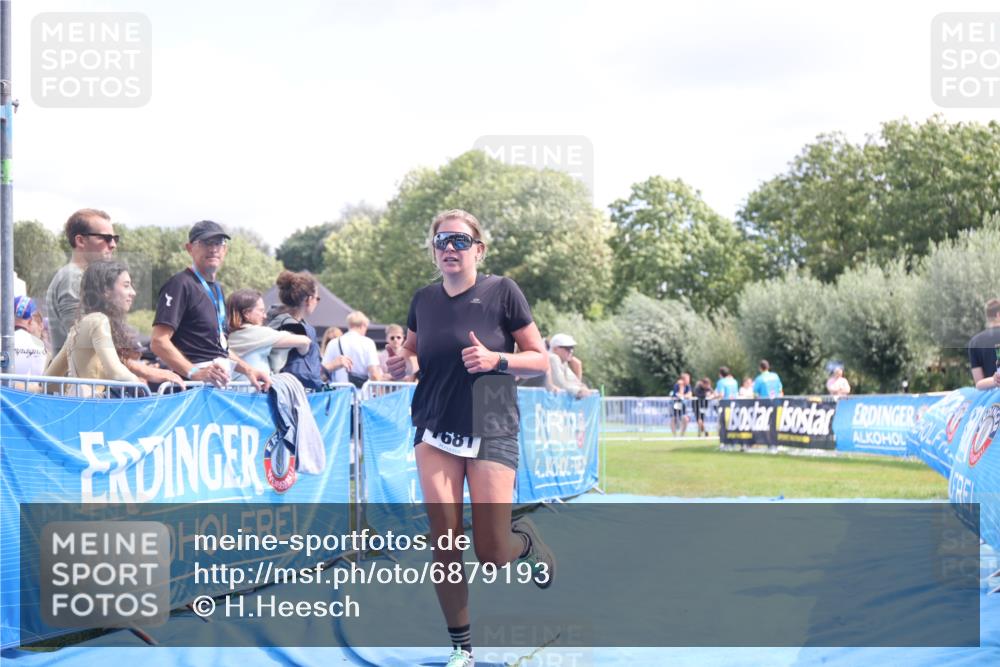 25.08.2024 - Elbe Triathlon Hamburg H.Heesch http://msf.ph/oto/6879193 25.08.2024 12:14:08 Ziel 1681 meine-sportfotos.de