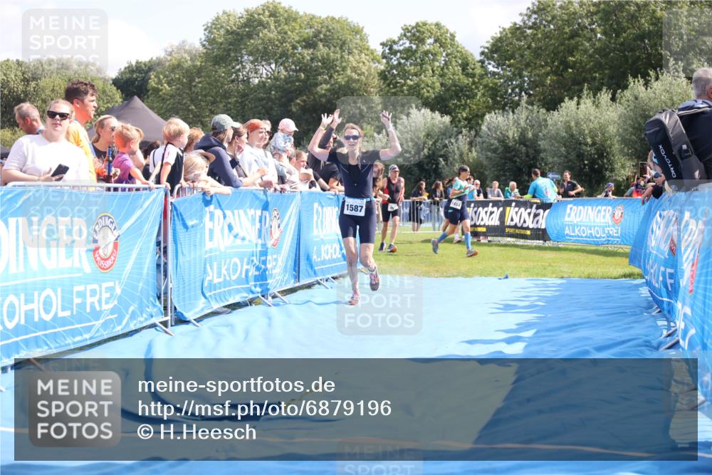 25.08.2024 - Elbe Triathlon Hamburg H.Heesch http://msf.ph/oto/6879196 25.08.2024 11:50:54 Ziel 1502, 1587 meine-sportfotos.de
