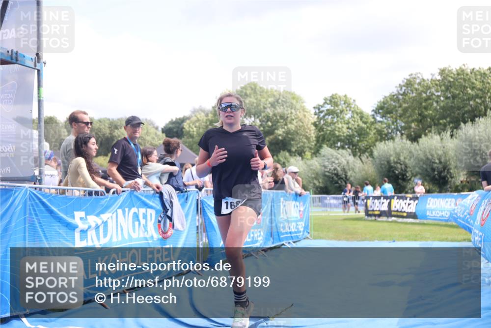 25.08.2024 - Elbe Triathlon Hamburg H.Heesch http://msf.ph/oto/6879199 25.08.2024 12:14:08 Ziel 1681 meine-sportfotos.de