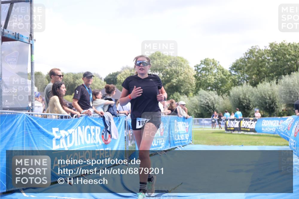25.08.2024 - Elbe Triathlon Hamburg H.Heesch http://msf.ph/oto/6879201 25.08.2024 12:14:08 Ziel 1681 meine-sportfotos.de