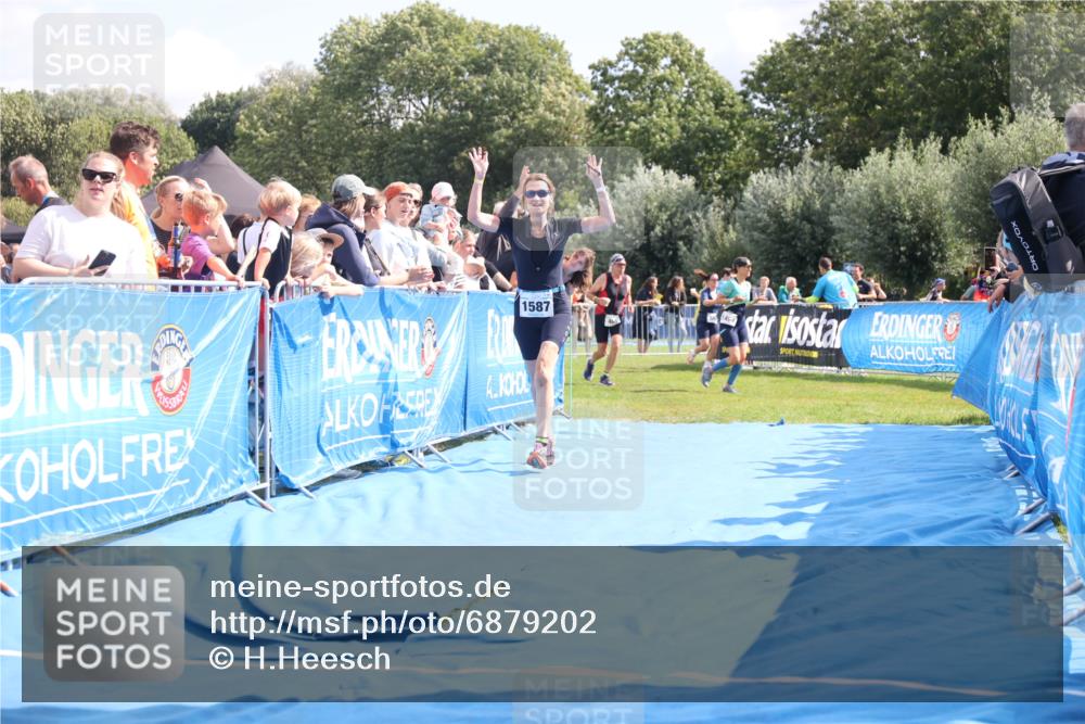 25.08.2024 - Elbe Triathlon Hamburg H.Heesch http://msf.ph/oto/6879202 25.08.2024 11:50:54 Ziel 1502, 1587 meine-sportfotos.de