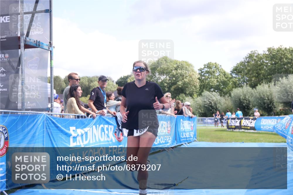 25.08.2024 - Elbe Triathlon Hamburg H.Heesch http://msf.ph/oto/6879207 25.08.2024 12:14:09 Ziel 1681 meine-sportfotos.de