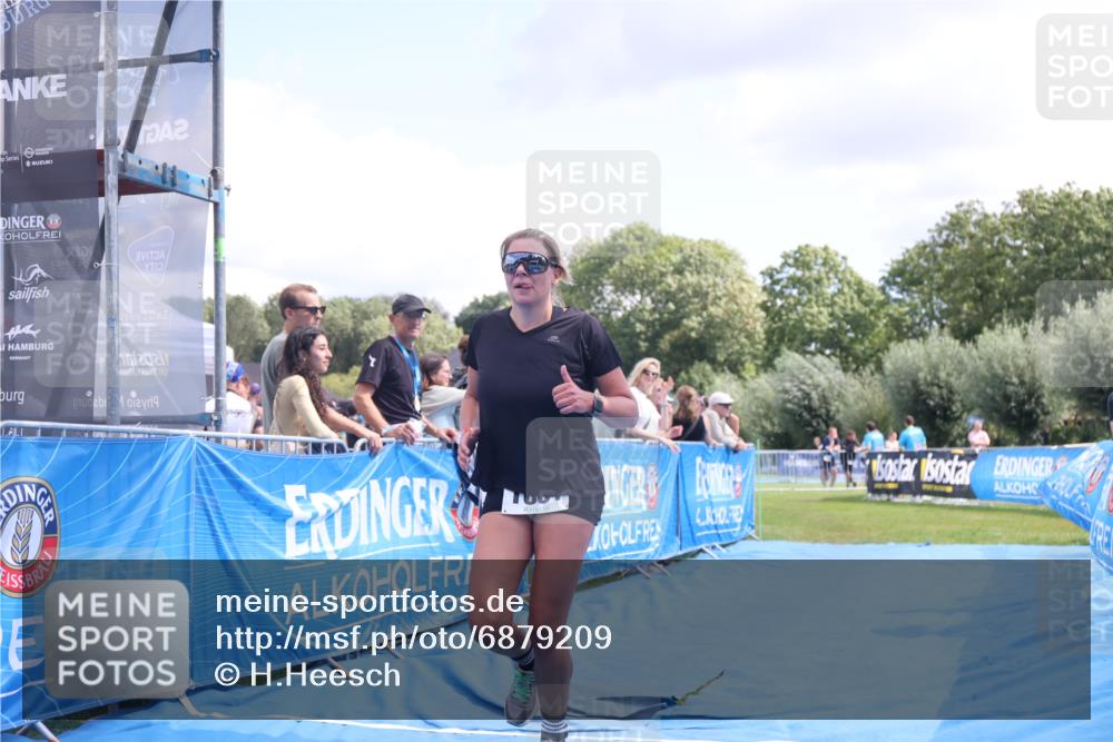 25.08.2024 - Elbe Triathlon Hamburg H.Heesch http://msf.ph/oto/6879209 25.08.2024 12:14:09 Ziel 1681 meine-sportfotos.de
