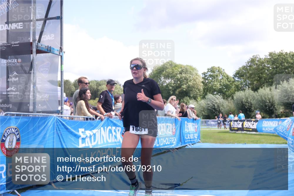 25.08.2024 - Elbe Triathlon Hamburg H.Heesch http://msf.ph/oto/6879210 25.08.2024 12:14:09 Ziel 1681 meine-sportfotos.de