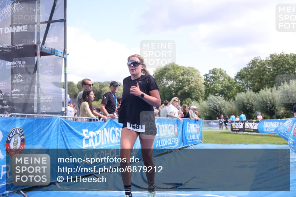 25.08.2024 - Elbe Triathlon Hamburg H.Heesch http://msf.ph/oto/6879212 25.08.2024 12:14:09 Ziel 1681 meine-sportfotos.de