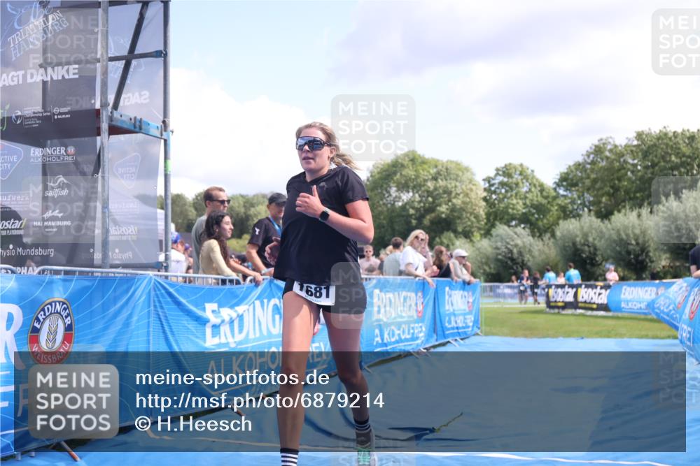 25.08.2024 - Elbe Triathlon Hamburg H.Heesch http://msf.ph/oto/6879214 25.08.2024 12:14:09 Ziel 1681 meine-sportfotos.de