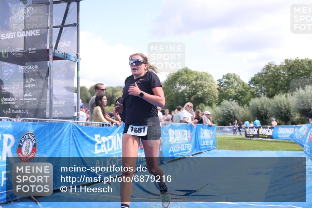 25.08.2024 - Elbe Triathlon Hamburg H.Heesch http://msf.ph/oto/6879216 25.08.2024 12:14:09 Ziel 1681 meine-sportfotos.de