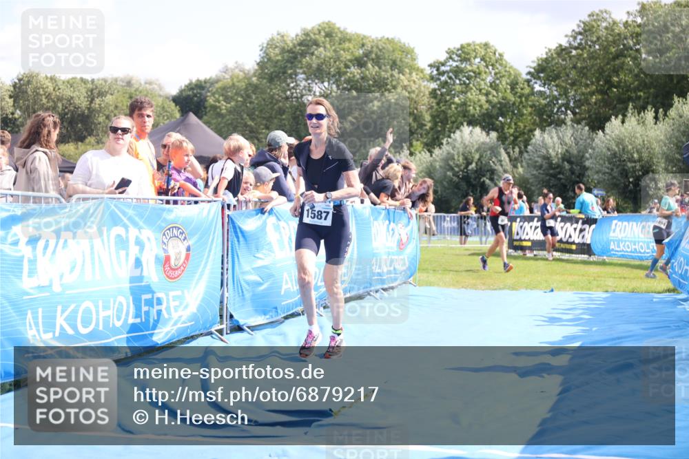 25.08.2024 - Elbe Triathlon Hamburg H.Heesch http://msf.ph/oto/6879217 25.08.2024 11:50:55 Ziel 1502, 1587 meine-sportfotos.de