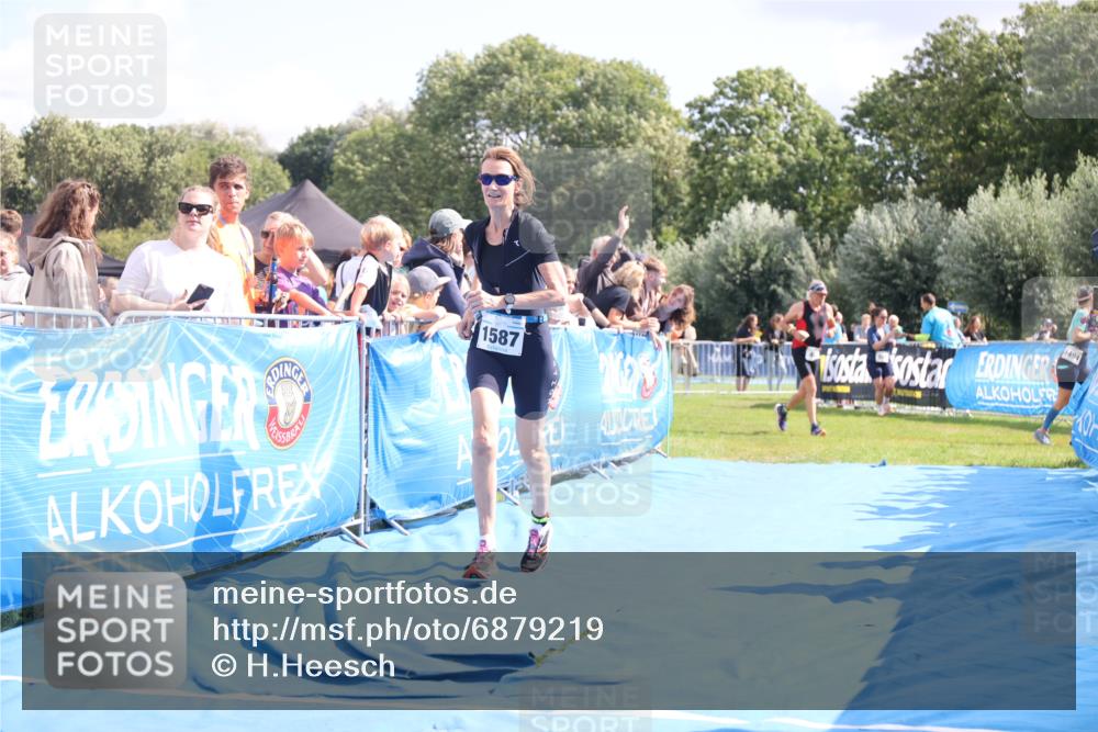 25.08.2024 - Elbe Triathlon Hamburg H.Heesch http://msf.ph/oto/6879219 25.08.2024 11:50:55 Ziel 1502, 1587 meine-sportfotos.de
