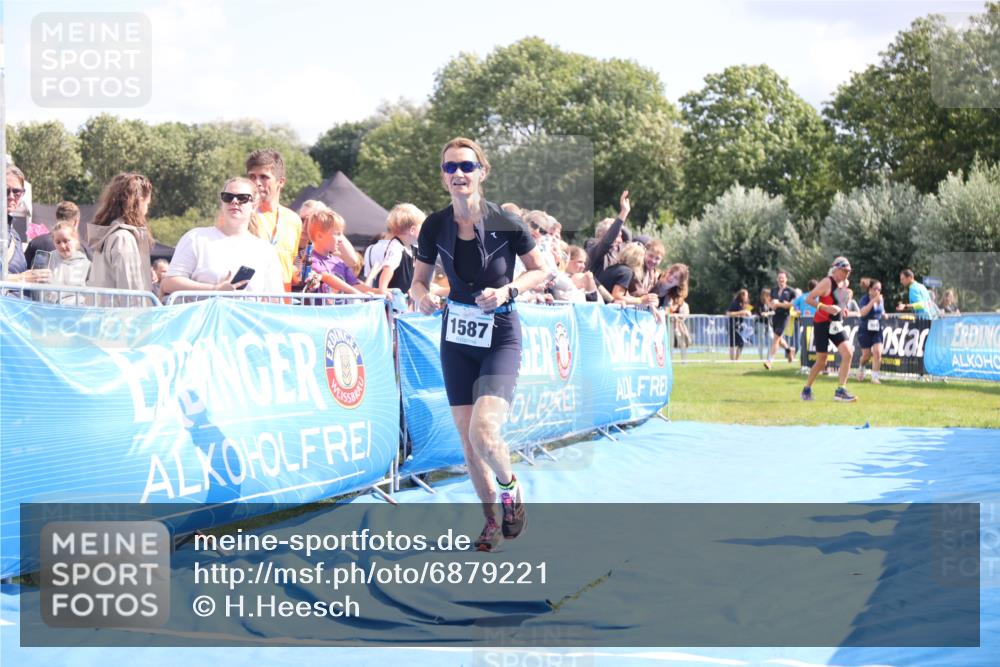 25.08.2024 - Elbe Triathlon Hamburg H.Heesch http://msf.ph/oto/6879221 25.08.2024 11:50:55 Ziel 1502, 1587 meine-sportfotos.de