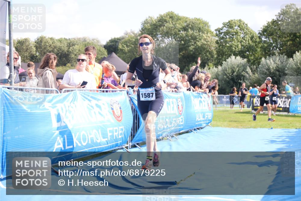 25.08.2024 - Elbe Triathlon Hamburg H.Heesch http://msf.ph/oto/6879225 25.08.2024 11:50:55 Ziel 1502, 1587 meine-sportfotos.de