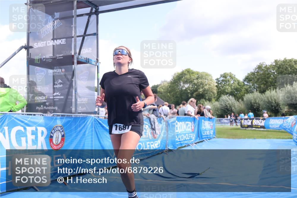 25.08.2024 - Elbe Triathlon Hamburg H.Heesch http://msf.ph/oto/6879226 25.08.2024 12:14:09 Ziel 1681 meine-sportfotos.de