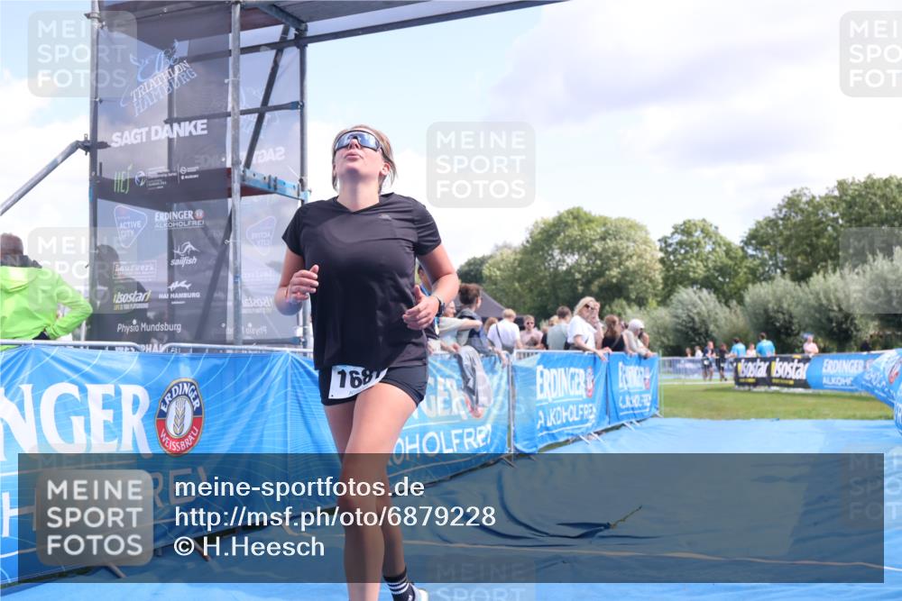 25.08.2024 - Elbe Triathlon Hamburg H.Heesch http://msf.ph/oto/6879228 25.08.2024 12:14:09 Ziel 1681 meine-sportfotos.de