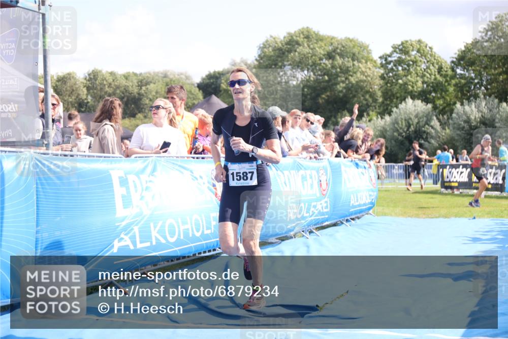 25.08.2024 - Elbe Triathlon Hamburg H.Heesch http://msf.ph/oto/6879234 25.08.2024 11:50:56 Ziel 1502, 1587 meine-sportfotos.de