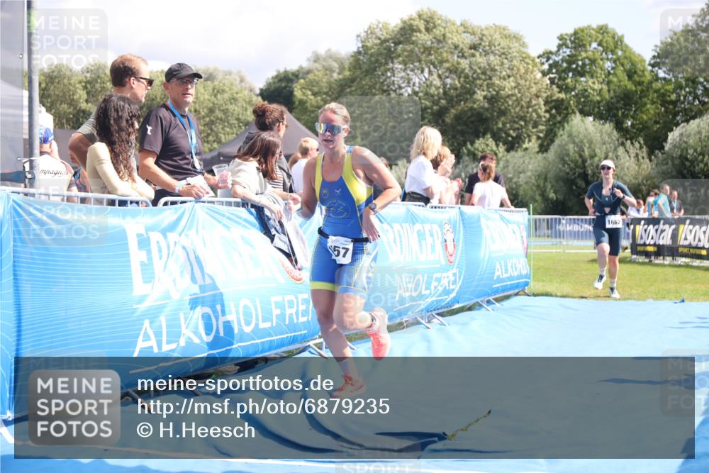 25.08.2024 - Elbe Triathlon Hamburg H.Heesch http://msf.ph/oto/6879235 25.08.2024 12:14:56 Ziel 1657, 1662 meine-sportfotos.de