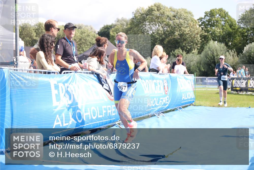 25.08.2024 - Elbe Triathlon Hamburg H.Heesch http://msf.ph/oto/6879237 25.08.2024 12:14:56 Ziel 1657, 1662 meine-sportfotos.de