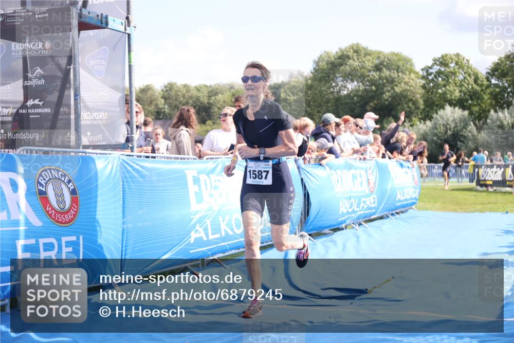 25.08.2024 - Elbe Triathlon Hamburg H.Heesch http://msf.ph/oto/6879245 25.08.2024 11:50:56 Ziel 1502, 1587 meine-sportfotos.de