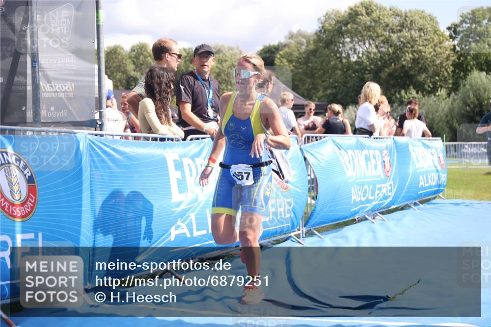 25.08.2024 - Elbe Triathlon Hamburg H.Heesch http://msf.ph/oto/6879251 25.08.2024 12:14:56 Ziel 1657, 1662 meine-sportfotos.de