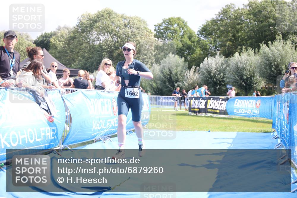 25.08.2024 - Elbe Triathlon Hamburg H.Heesch http://msf.ph/oto/6879260 25.08.2024 12:14:58 Ziel 1657, 1662 meine-sportfotos.de
