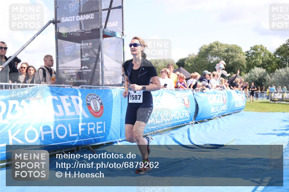 25.08.2024 - Elbe Triathlon Hamburg H.Heesch http://msf.ph/oto/6879262 25.08.2024 11:50:57 Ziel 220, 1587 meine-sportfotos.de