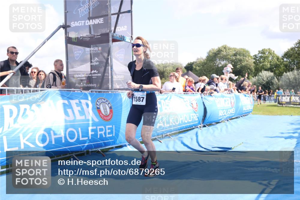 25.08.2024 - Elbe Triathlon Hamburg H.Heesch http://msf.ph/oto/6879265 25.08.2024 11:50:57 Ziel 220, 1587 meine-sportfotos.de