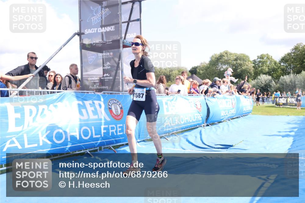 25.08.2024 - Elbe Triathlon Hamburg H.Heesch http://msf.ph/oto/6879266 25.08.2024 11:50:57 Ziel 220, 1587 meine-sportfotos.de