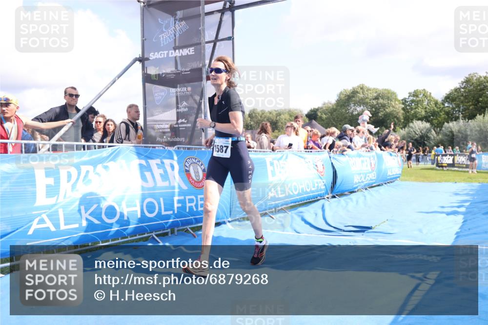 25.08.2024 - Elbe Triathlon Hamburg H.Heesch http://msf.ph/oto/6879268 25.08.2024 11:50:57 Ziel 220, 1587 meine-sportfotos.de