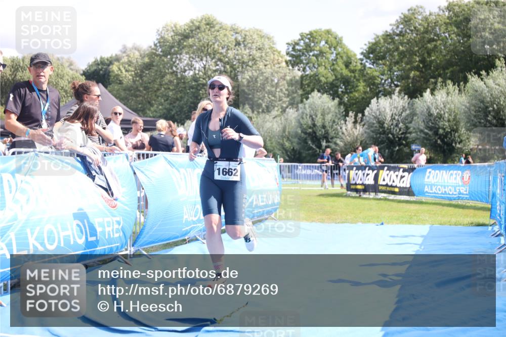25.08.2024 - Elbe Triathlon Hamburg H.Heesch http://msf.ph/oto/6879269 25.08.2024 12:14:58 Ziel 1657, 1662 meine-sportfotos.de