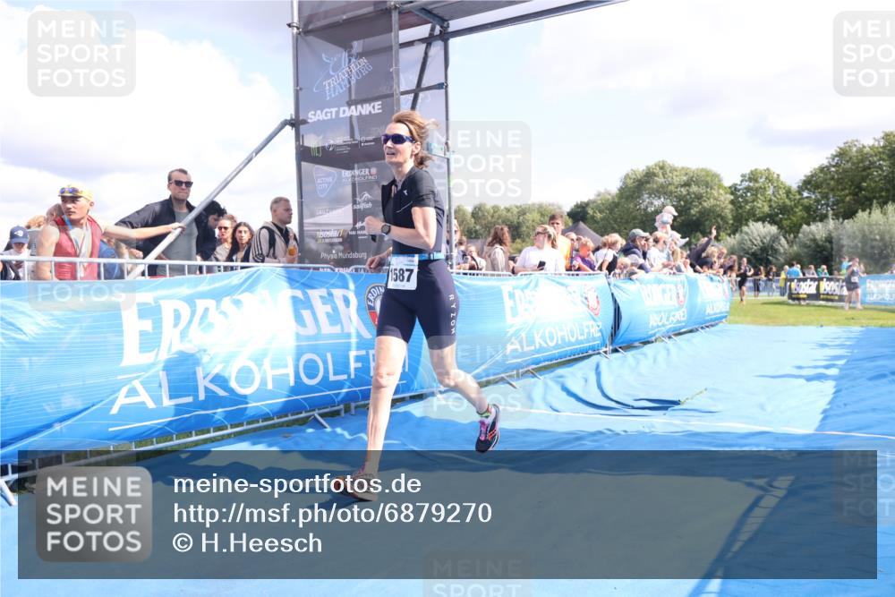 25.08.2024 - Elbe Triathlon Hamburg H.Heesch http://msf.ph/oto/6879270 25.08.2024 11:50:57 Ziel 220, 1587 meine-sportfotos.de
