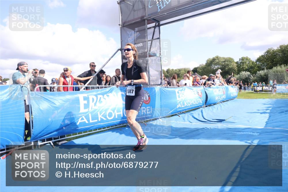 25.08.2024 - Elbe Triathlon Hamburg H.Heesch http://msf.ph/oto/6879277 25.08.2024 11:50:57 Ziel 220, 1587 meine-sportfotos.de