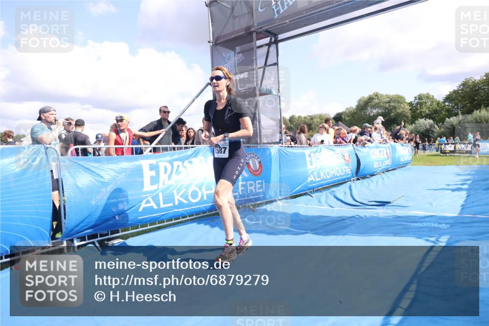 25.08.2024 - Elbe Triathlon Hamburg H.Heesch http://msf.ph/oto/6879279 25.08.2024 11:50:57 Ziel 220, 1587 meine-sportfotos.de
