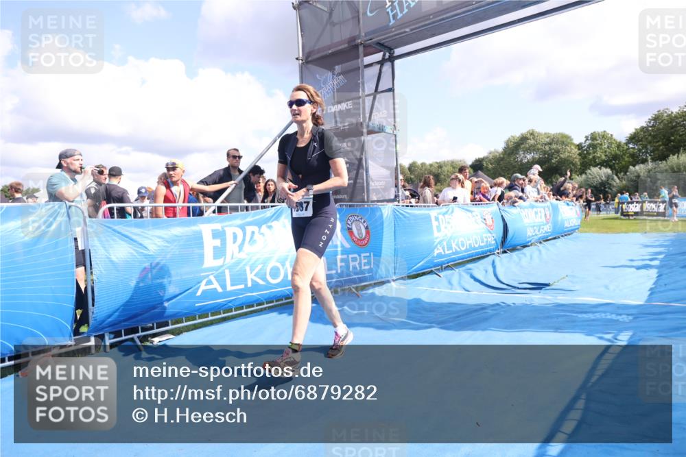 25.08.2024 - Elbe Triathlon Hamburg H.Heesch http://msf.ph/oto/6879282 25.08.2024 11:50:57 Ziel 220, 1587 meine-sportfotos.de