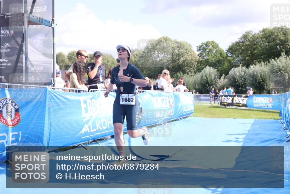 25.08.2024 - Elbe Triathlon Hamburg H.Heesch http://msf.ph/oto/6879284 25.08.2024 12:14:59 Ziel 1657, 1662 meine-sportfotos.de