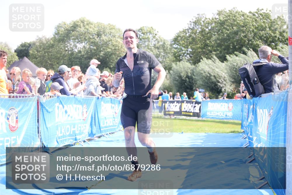 25.08.2024 - Elbe Triathlon Hamburg H.Heesch http://msf.ph/oto/6879286 25.08.2024 11:51:05 Ziel 220, 1526 meine-sportfotos.de