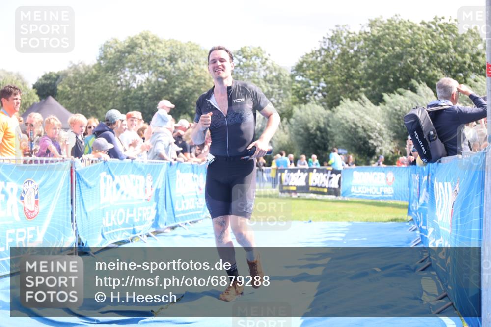 25.08.2024 - Elbe Triathlon Hamburg H.Heesch http://msf.ph/oto/6879288 25.08.2024 11:51:05 Ziel 220, 1526 meine-sportfotos.de