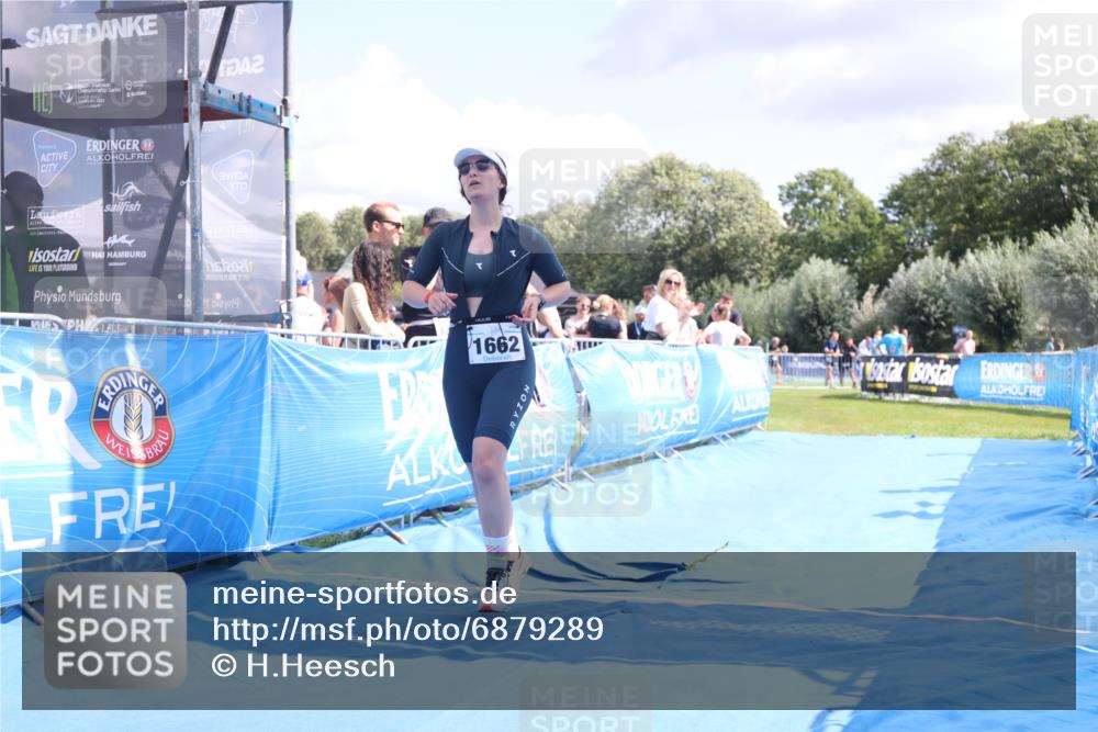 25.08.2024 - Elbe Triathlon Hamburg H.Heesch http://msf.ph/oto/6879289 25.08.2024 12:14:59 Ziel 1657, 1662 meine-sportfotos.de